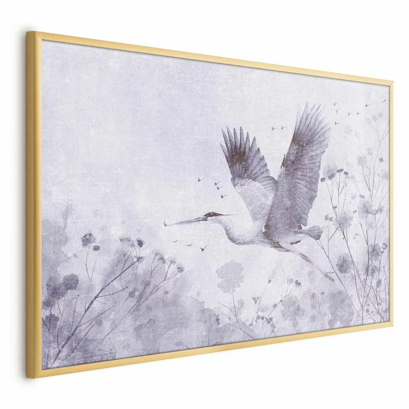 Plakat - Majestatyczny lot - żuraw w locie w monochromatycznej; chłodnej kolorystyce - obrazek 1