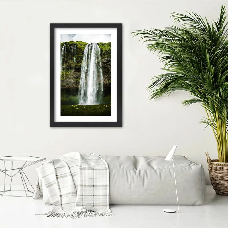 Obraz w ramie, Wodospad w zielonych górach - obrazek 1