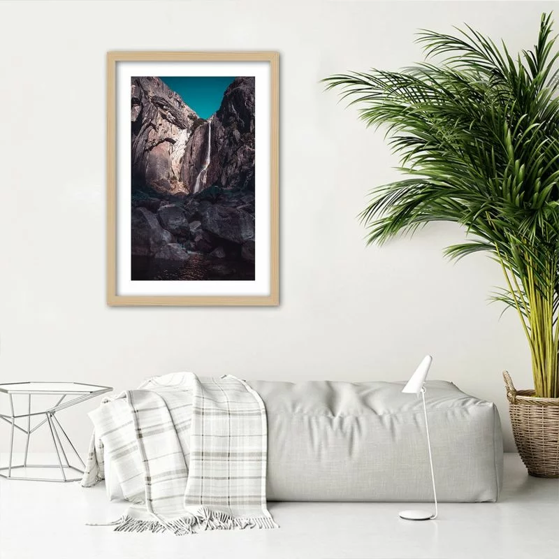Obraz w ramie, Wodospad wśród wysokich skał - obrazek 1