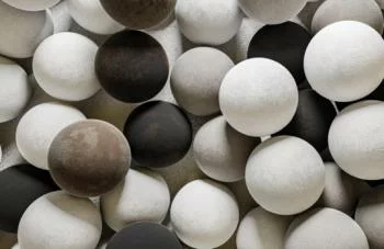 Fototapeta na wymiar - kamienne kule - obrazek 2