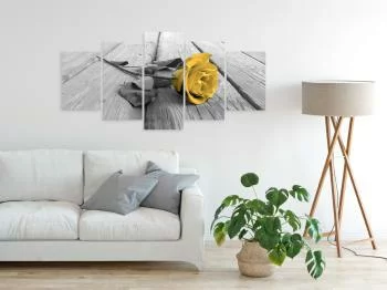 Obraz - Róża na drewnie (5-częściowy) szeroki żółty - obrazek 2