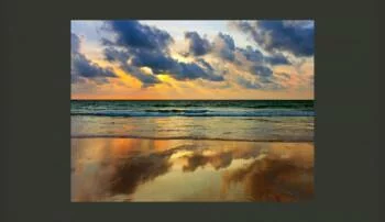 Fototapeta - Kolorowy zachód słońca nad morzem - obrazek 2