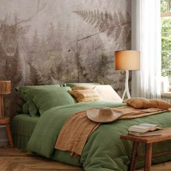 Fototapeta - Leśny motyw - jeleń z porożem wśród liści paproci na betonowym deseniu - obrazek 5