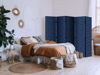Parawan - Kosmiczne Inspiracje - wzór z gwiazdami i konstelacjami na ciemnym tle / Kosmiczny Blask - artystyczny wzór gwiazd na granatowym tle - obrazek 5