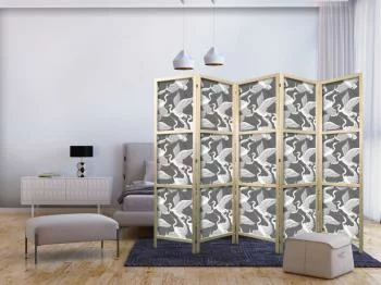 Parawan japoński - Pastelowe ptaki - delikatny wzór w biało-szare czaple na jasno-różowym tle