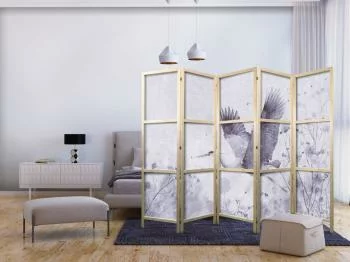 Parawan japoński - Majestatyczny lot - żuraw w locie w monochromatycznej, chłodnej kolorystyce