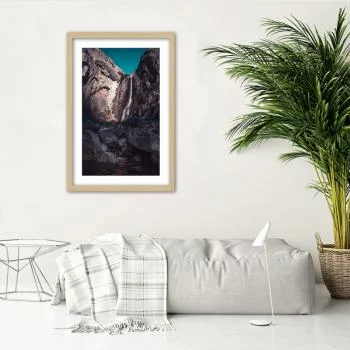 Obraz w ramie, Wodospad wśród wysokich skał