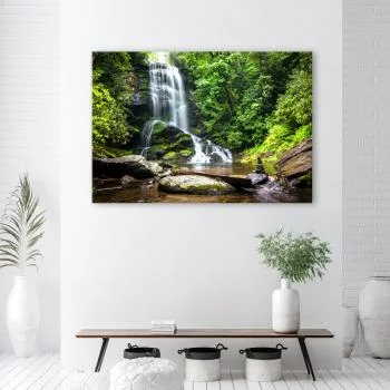 Obraz na płótnie, Wodospad w zielonym lesie