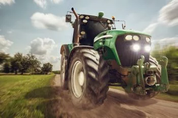 Fototapeta Pędzący Traktor - obrazek 2
